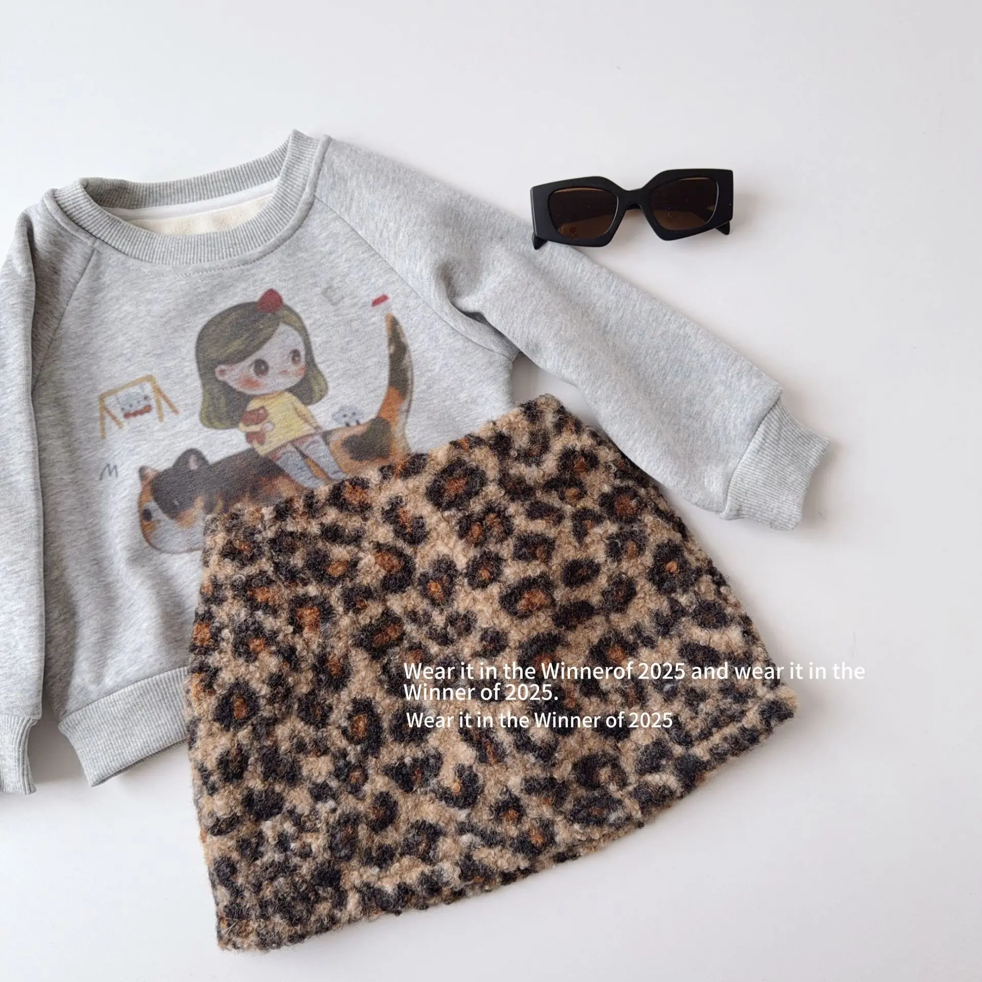 

Зимняя одежда для маленьких девочек в американском стиле, флисовый свитшот с героями мультфильмов для маленьких девочек, костюмы, леопардовая бархатная юбка с высокой талией для малышей, 2 шт.