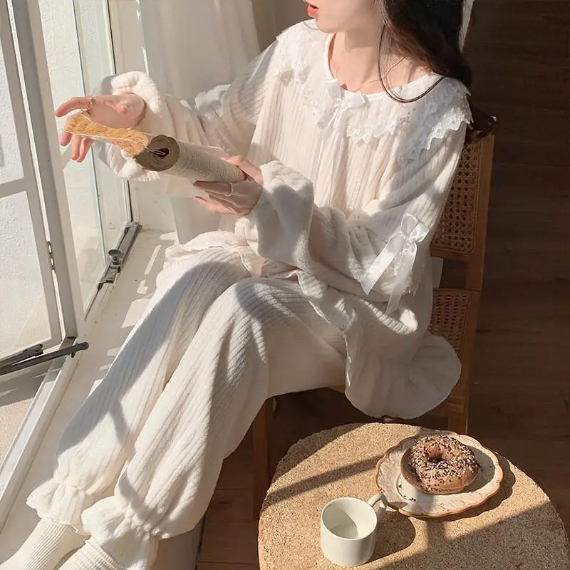 Zimowy Nowy Produkt Okrągły Dekolt Koronka Pluszowy Słodki i Uroczy Dziewczęcy Styl Leniwy Ciepły Strój Domowy Dwuczęściowy Zestaw dla Kobiet nowy styl