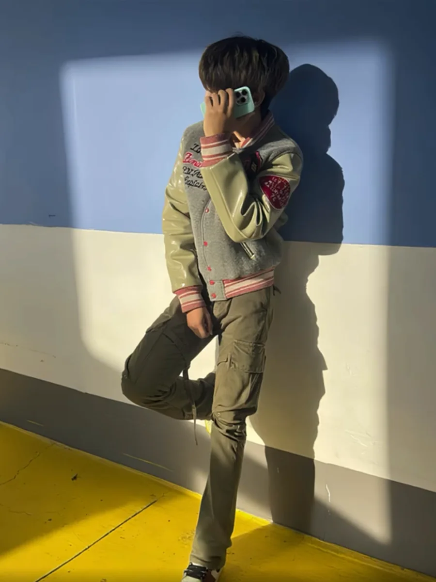 

Retro Patchwork Baseball Jaet Men's ort Sle Letter Towel Embroidery Leather Workwear Jaet Loose Fit Zipper Decorated