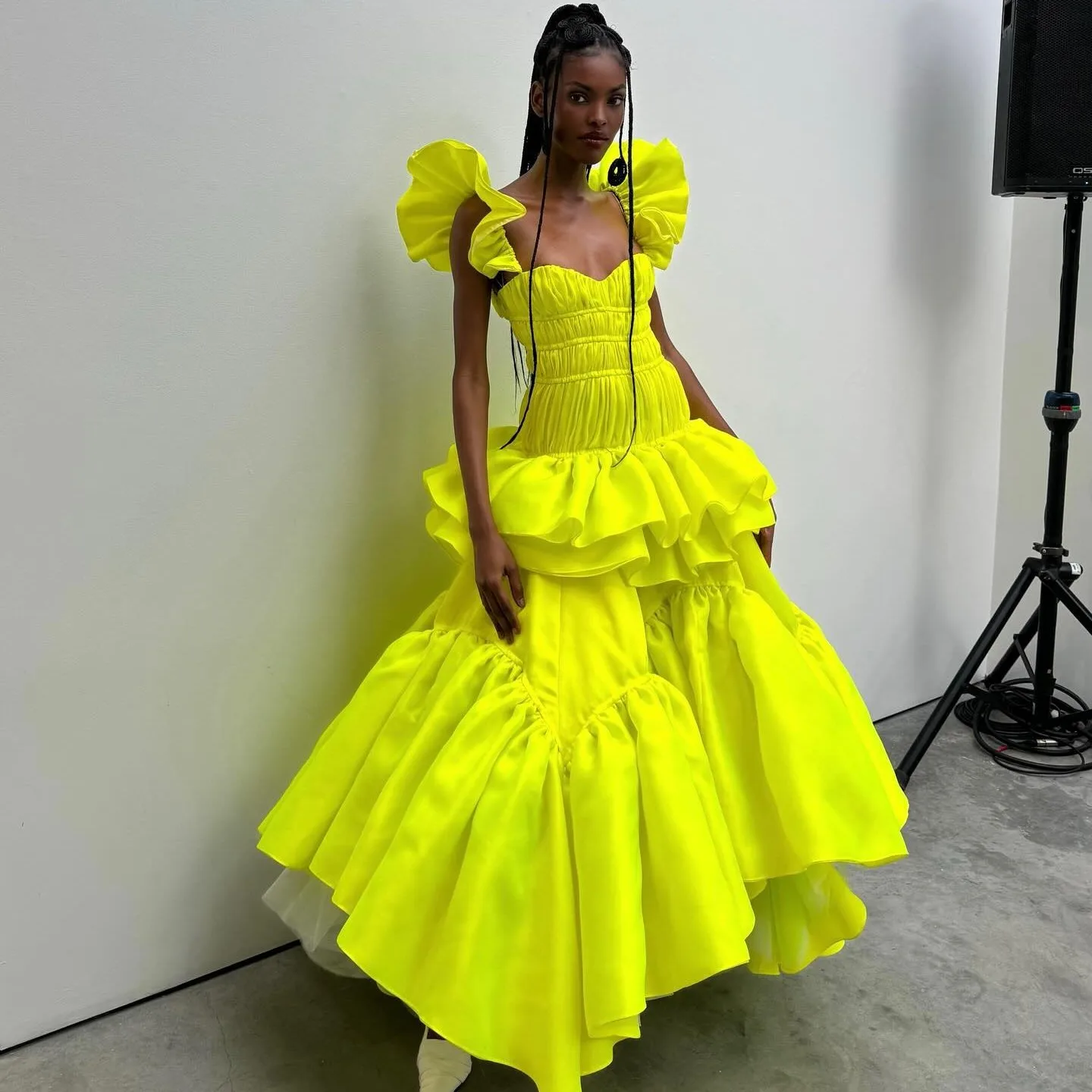 

Couture неоново-желтые асимметричные длинные вечерние платья с рюшами, женское платье для сценического шоу, скромное вечернее платье
