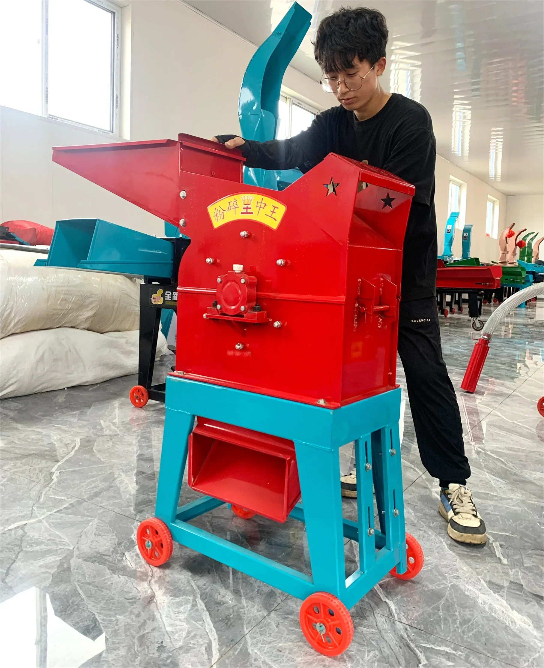Livestock feed processing animal feed hammer mill grinder crusher maize corn grain crusher milling chopper machine 800 kg/h