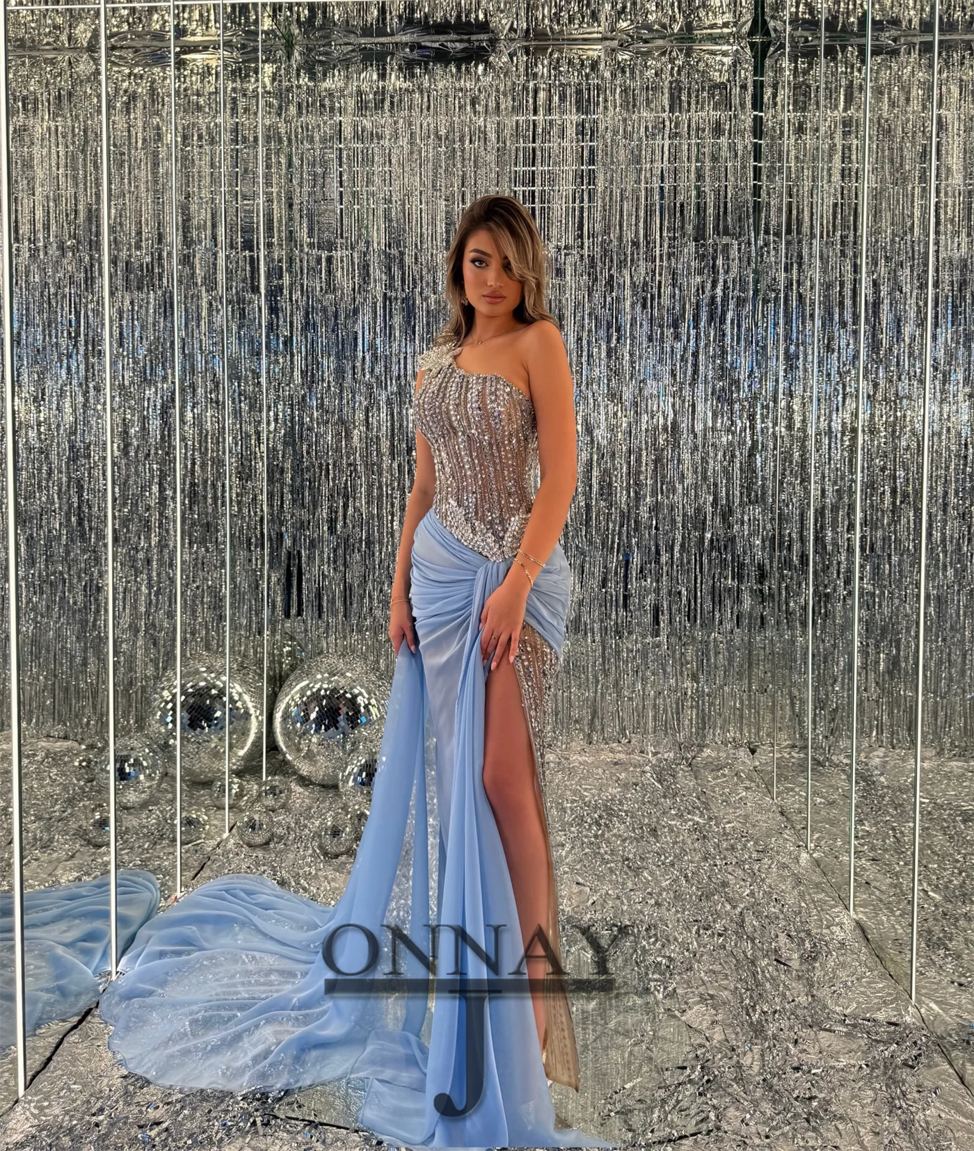 Robes De soirée personnalisées scintillantes, asymétrique épaule dénudée, pour femmes, strass, perles plissées avec fente, perles De Fiesta Plus