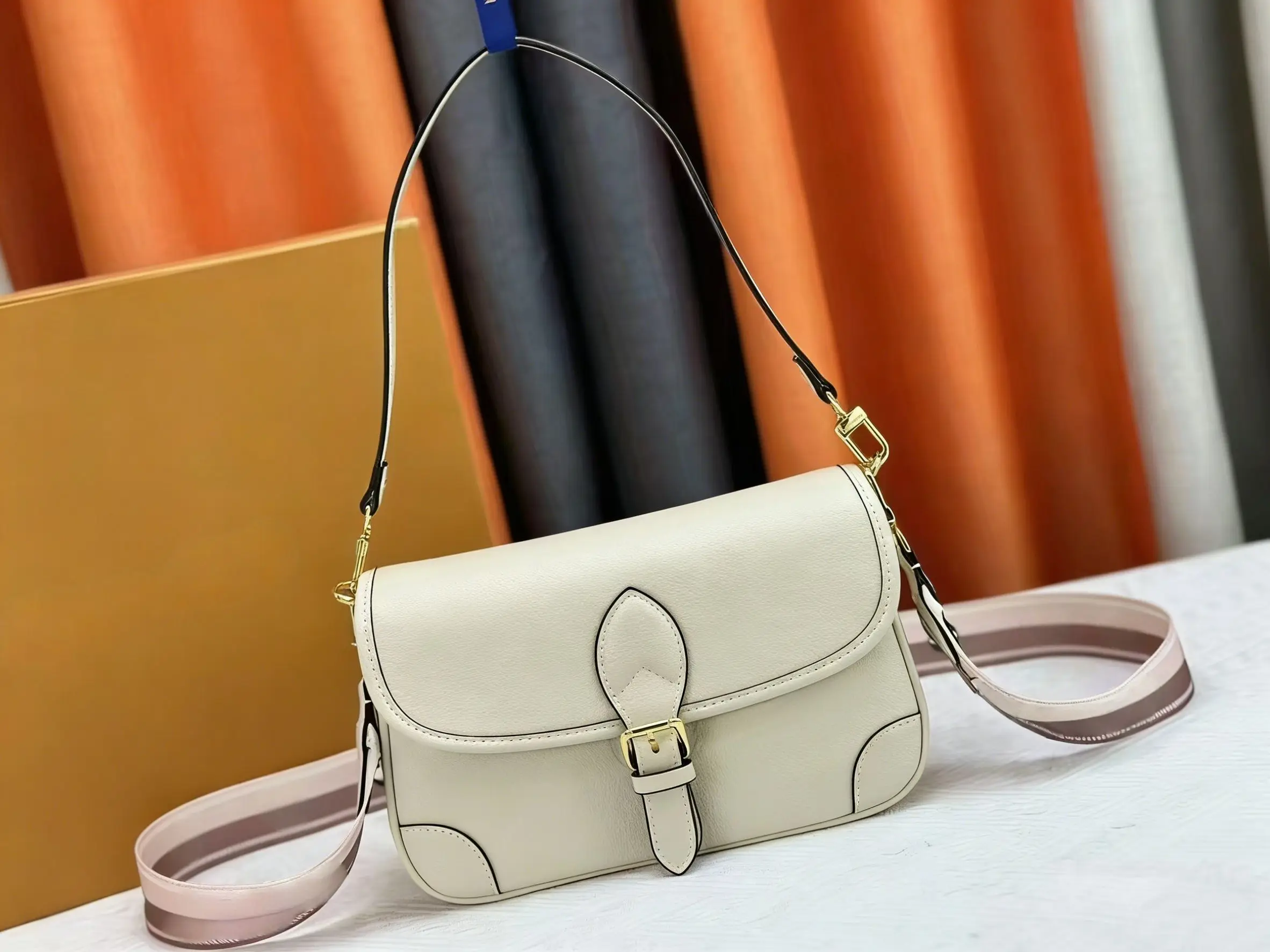 

Fashionable Women Crossbody Bag High Quality Leather Shoulder Bag for Ladies Elegant Vintage Designer Small Square Bag