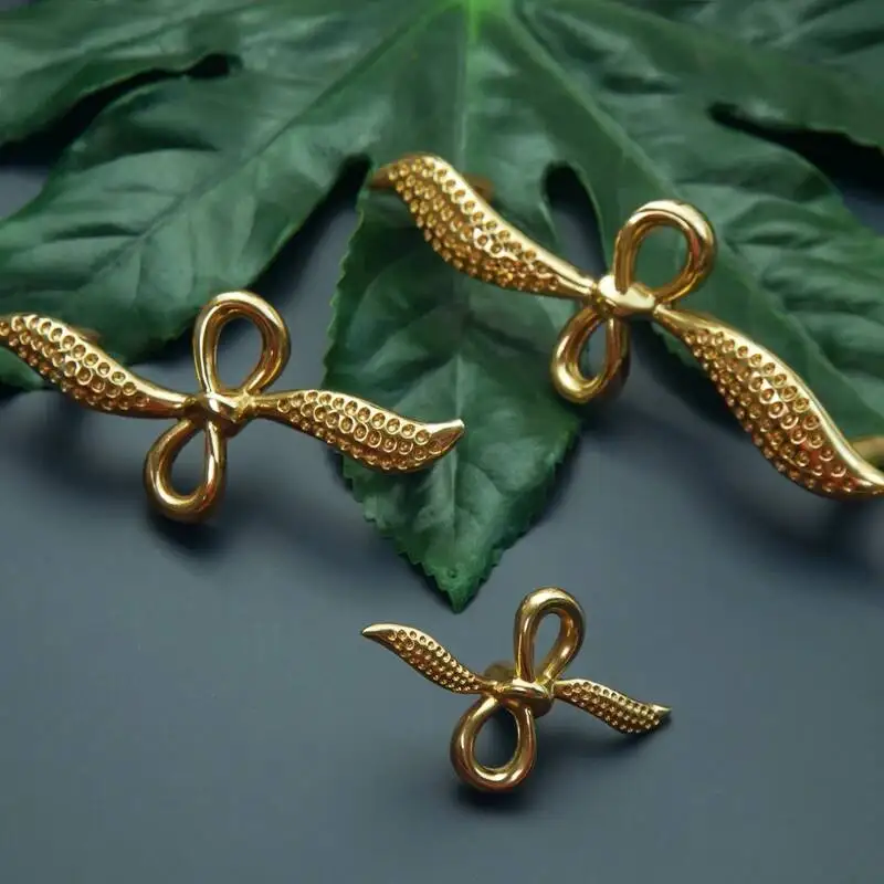 Accessori da cucina con maniglia dorata per porta dell'armadio francese europeo con fiocco forgiato in ottone fatto a mano di alta qualità