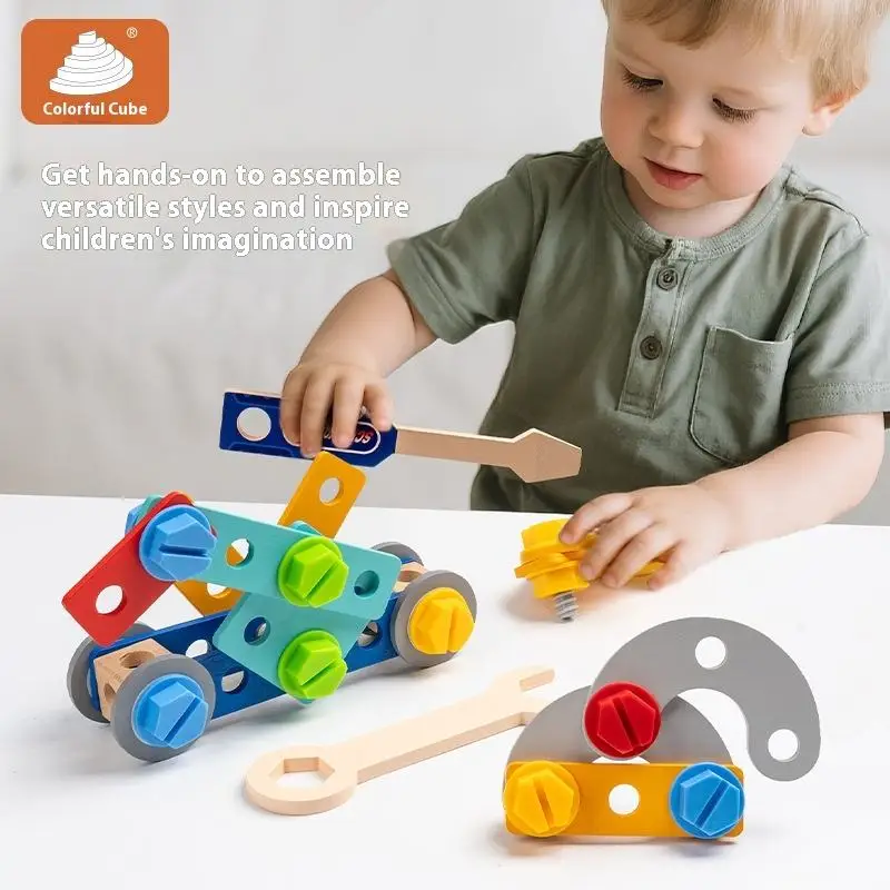 Kolorowa drewniana warsztatka dla dzieci z różnymi elementami narzędziowymi, która umożliwia dzieciom zostać małymi mechanikami.