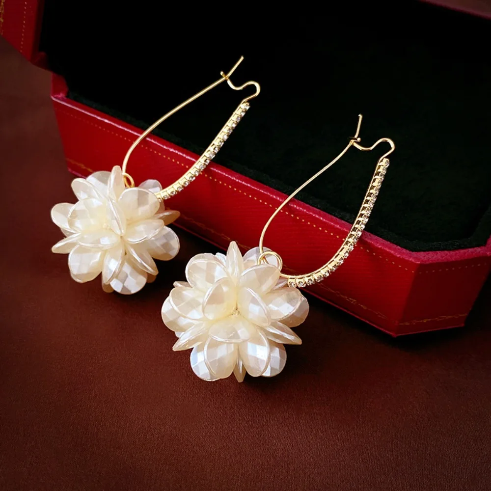 New Temperament White Petals Flowers Dangle Earrings for Women Gold Color Micro-inlay Zircon Hoop Earrings Bride Wedding Jewelry