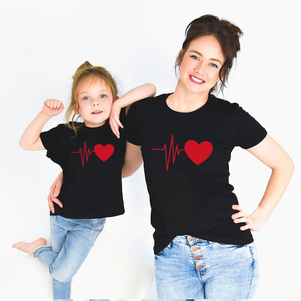 

Matching Family Outfits Clothes Family Look Heartbeat Heart Print T shirt Mom Daughter Cotton Tops Baby Girls Boys Funny T-shirt