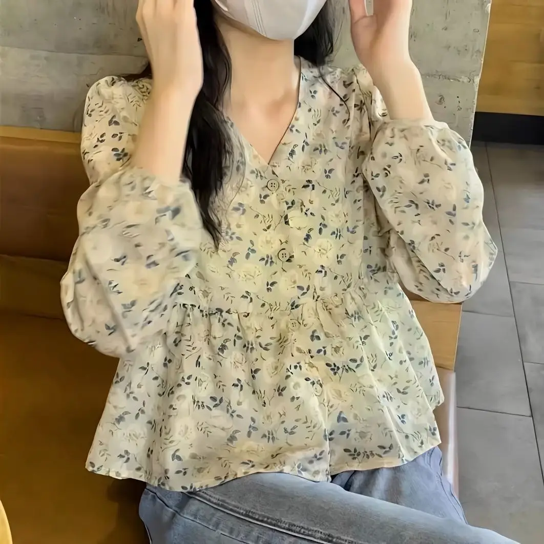 

Women's Spring Floral V-neck Chiffon T-Shirt 2026 New Summer Woman Elegant Shirt Tops Female Korean Style Long Sleeve Shirt