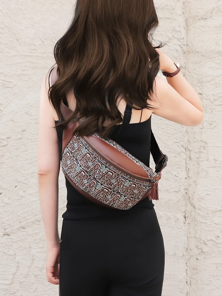 Fashionable Museum Embroidered Waist Bag Versatile High Quality Birthday Gift Curved Pattern Creative Cultural Product