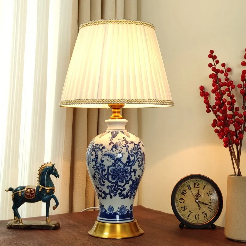 Vintage Blue White Porcelain Hand Painted Ceramic Table Lamp American Style Bedside Lighting for Living Room Model Home Decor