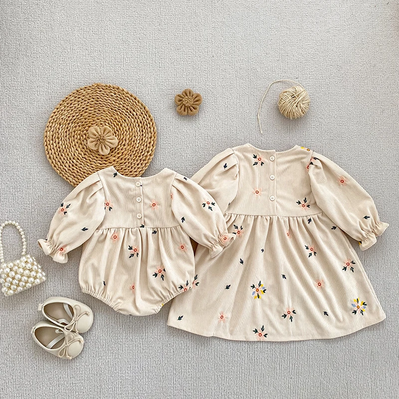 2026 Neues Herbst-Winter-Kleid für Mädchen 2-6 Jahre, Cordkleid mit Blumenstickerei, Langen Puffärmeln und Rundhalsausschnitt, A-Linien-Kleid – Detail 18