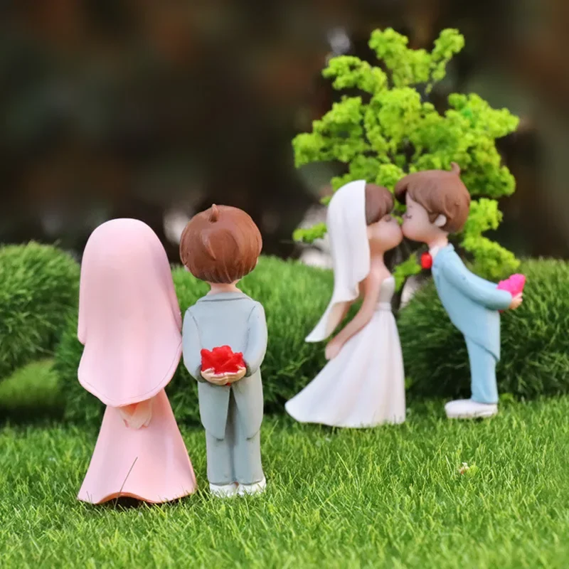 2Pcs Wholesale couple doll groom and bride kiss human-shaped ornament, wedding room decoration couple small gift