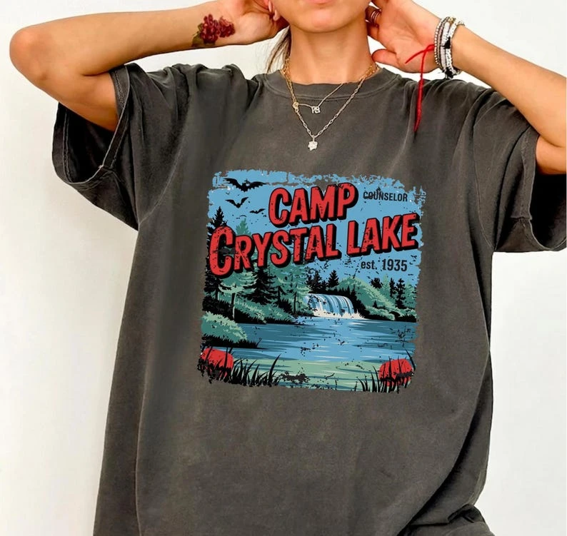 Camp Crystal Lake Counselor Est 1935 Shirt, Vintage Friday The 13th T-Shirt, Retro Horror Series Grafik-T-Shirt – Detail 5