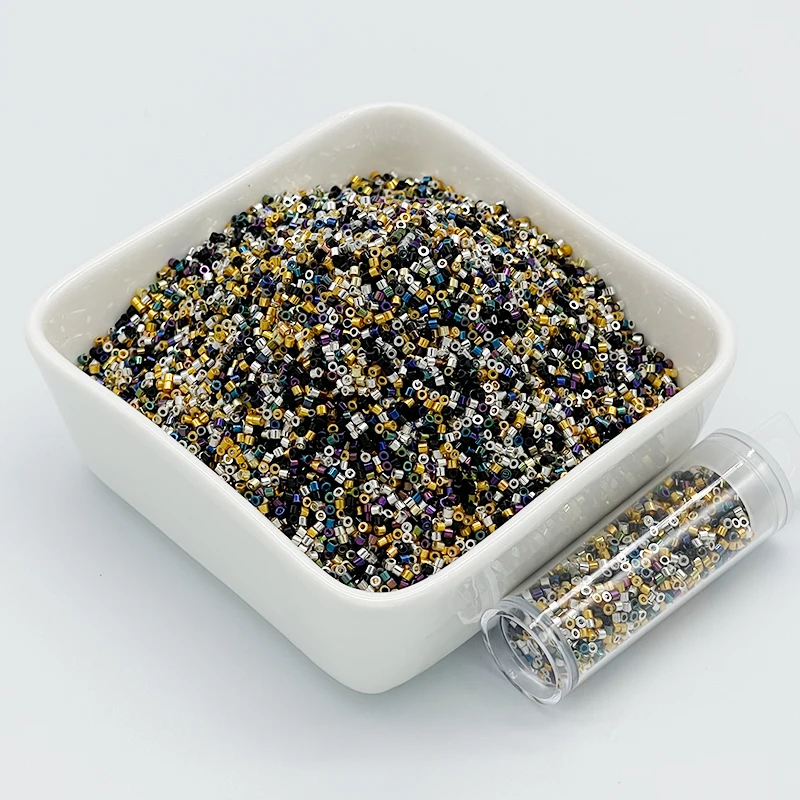 2000 Stück 1,3 x 1,6 mm generische metallische Glasperlen 11/0 japanische Uniform lose Spacer Rocailles für Schmuckherstellung DIY Nähen
