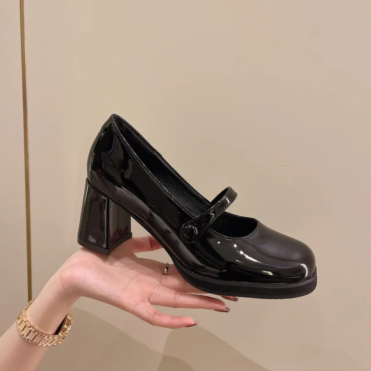 Fashion Shallow Mouth High-heeled Women Shoe 2024 Spring New French Retro Thick Heel Small Leather Shoe All-match Mary Jane Shoe