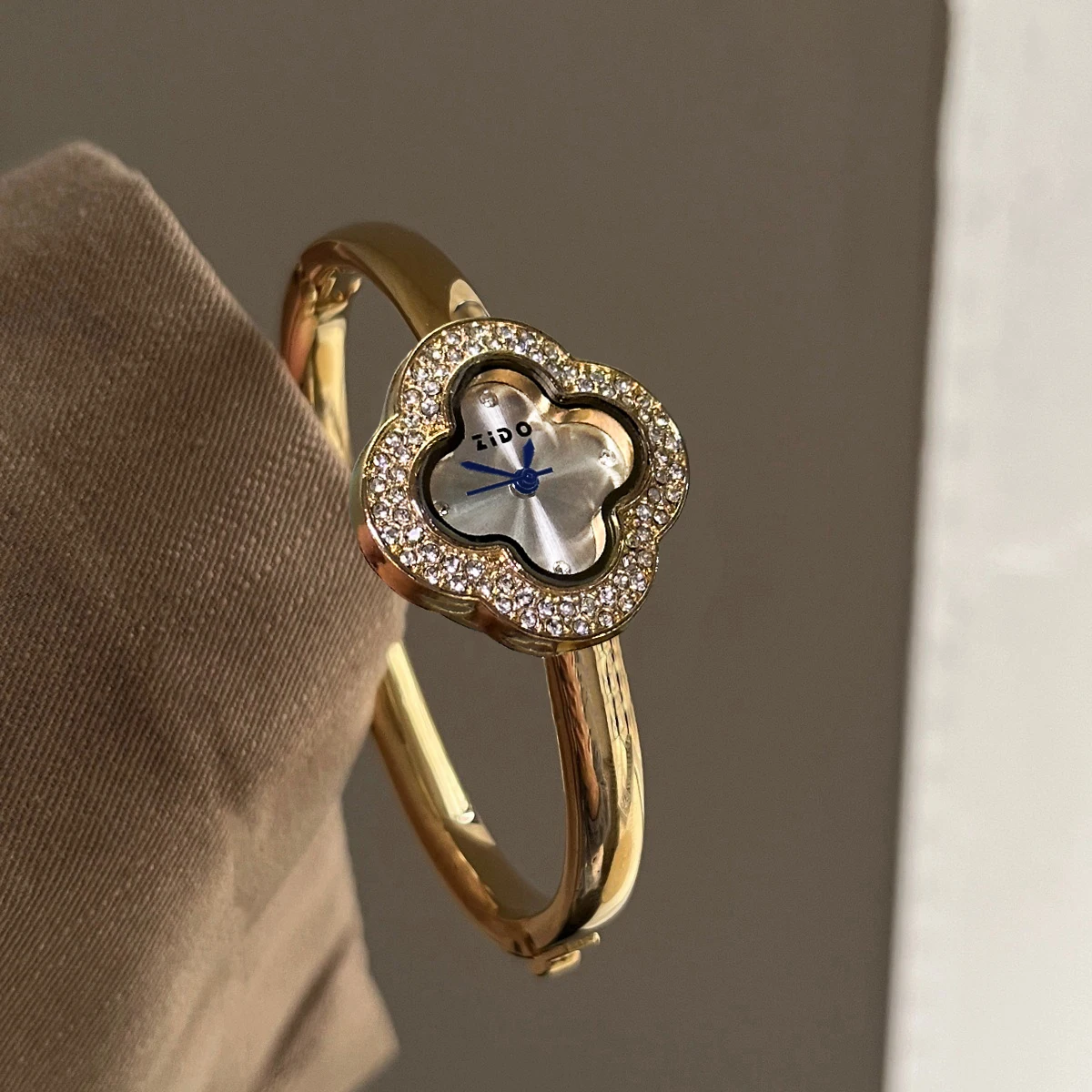 

Элегантные женские овальные винтажные кварцевые аналоговые часы, модная коробка для ремешка для часов в комплекте, идеальный подарок, стильный ювелирный аксессуар