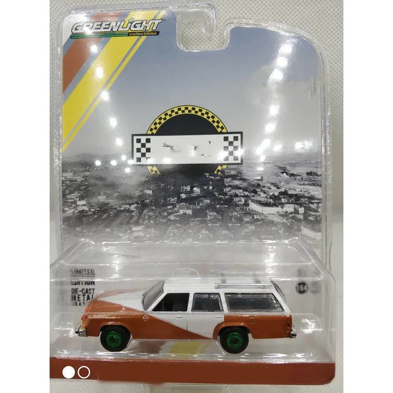 

Greenlight 1:64 красные и белые модели, статические украшения, праздничный подарок, игрушки, модель для взрослых, сувенирные подарки, статический дисплей, серия для хобби