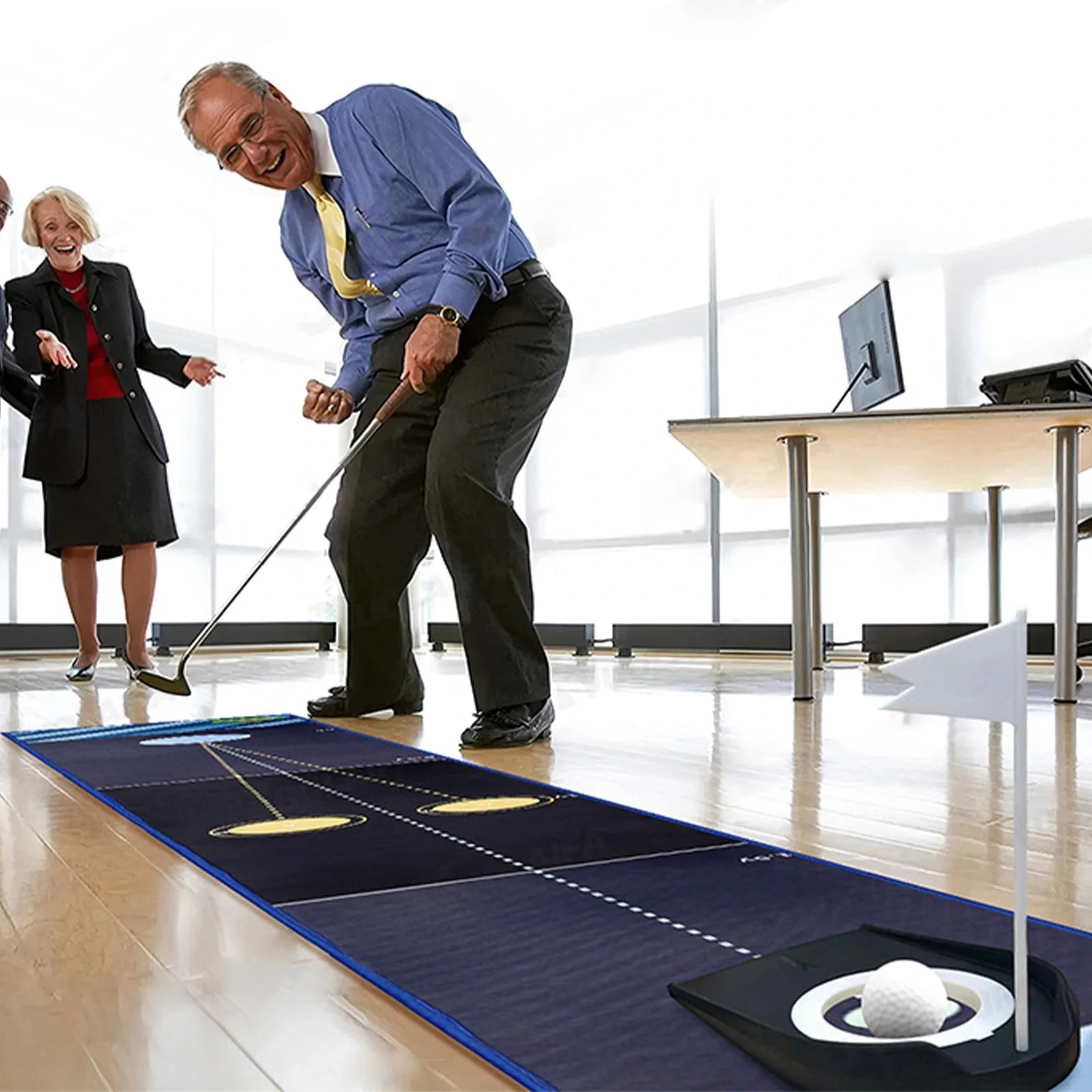 Foldable Golf Putting Practice Mat with Detachable Flag Putting Hole Cup for Indoor Outdoor Home Office Park Backyard