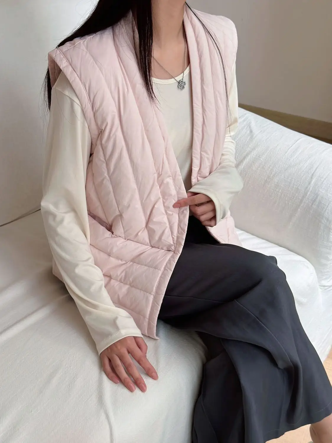 2026 Autumn Winter Korean Fashion Clothes White Duck Down Women's Jacket V Neck Down Vest Women Quilted Lightweight Padded Vest