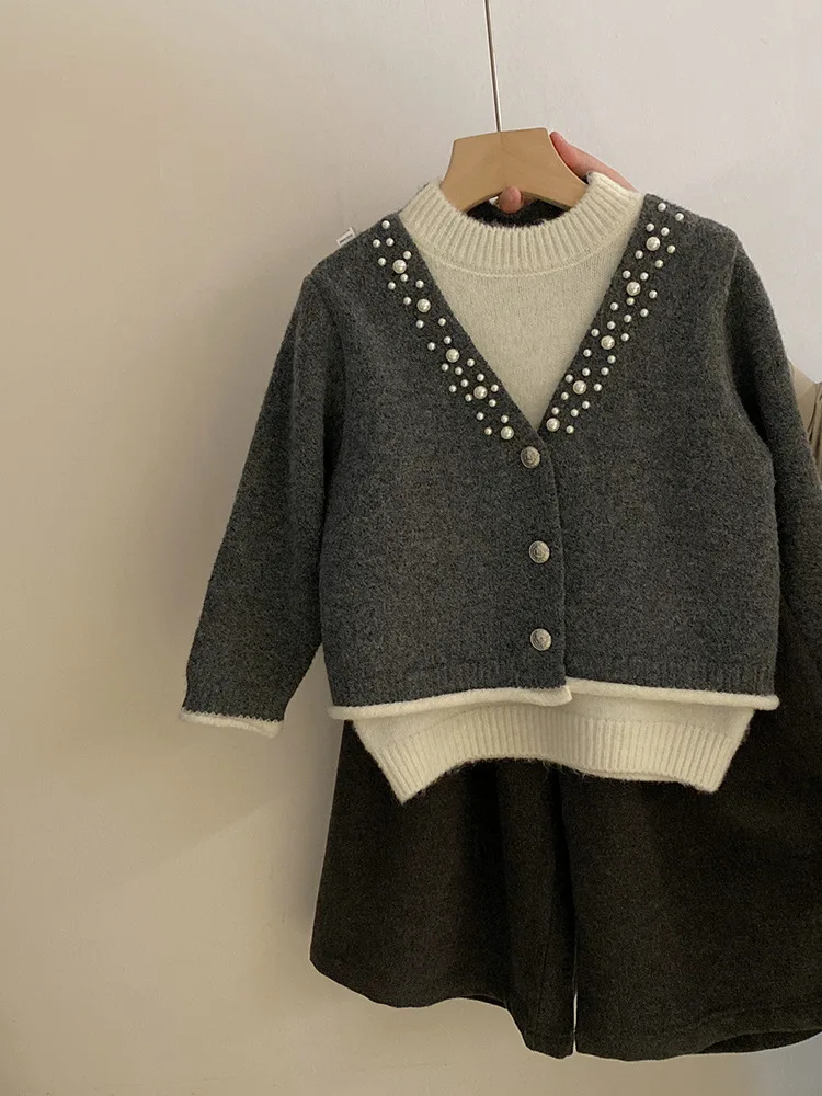 Conjunto para niñas, ropa de invierno para niños, estilo coreano, dos suéteres falsos con perlas, pantalones de pierna ancha cómodos, dos conjuntos, novedad de 2024