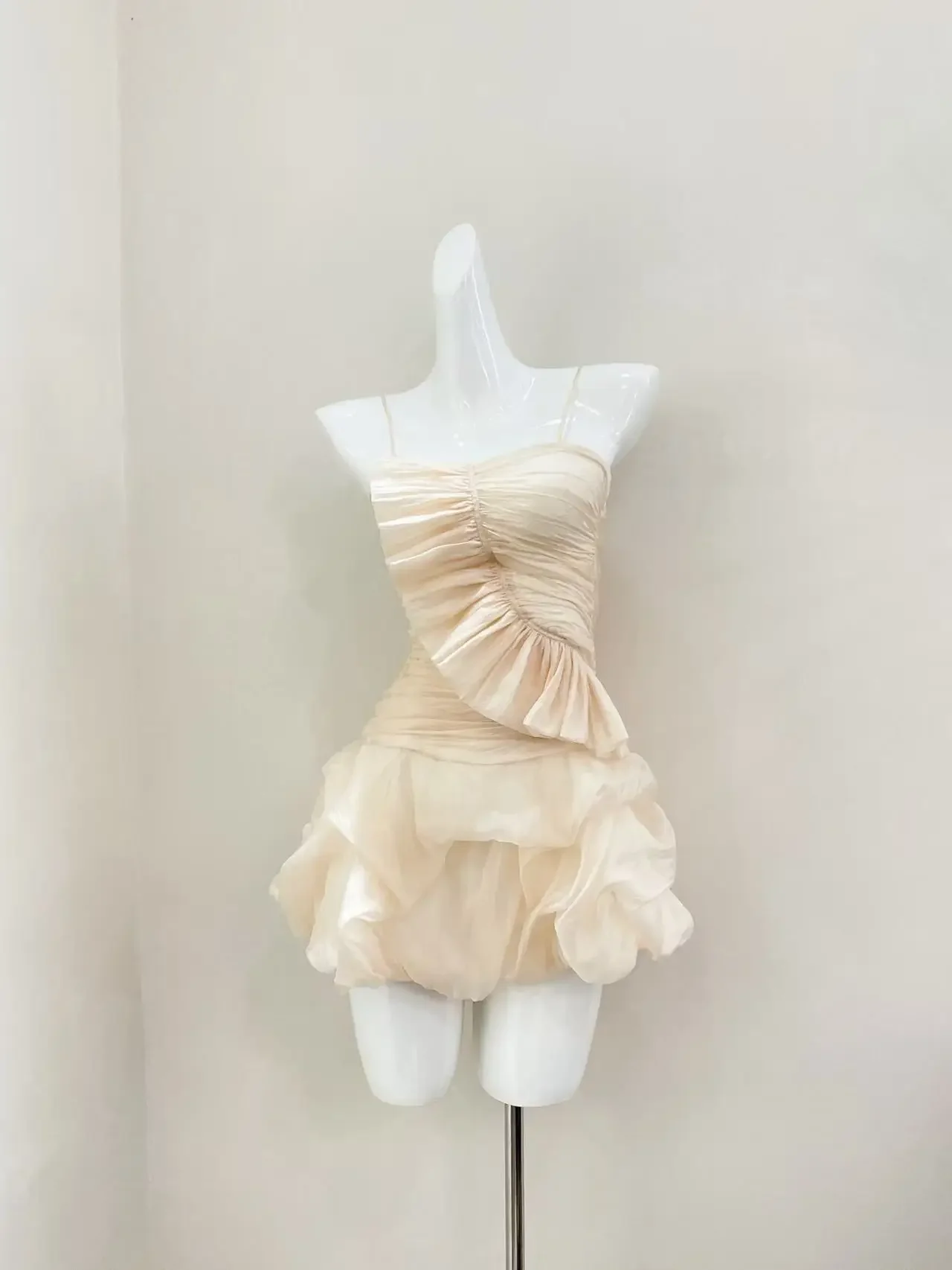 

Women Pleated Design Mini Dress Ruffles Spliced Strapless High Waist Sleeveless Sexy Short Robe
