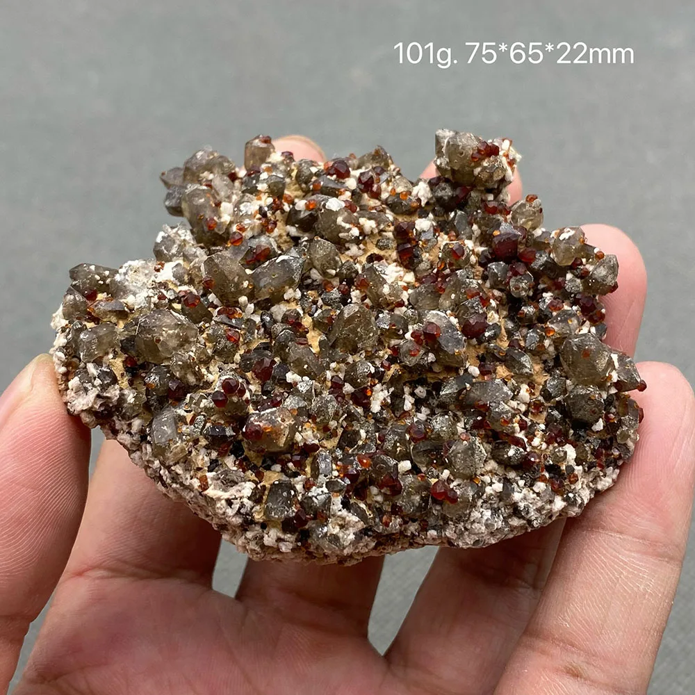 100% natural garnet rough crystal mineral specimen quartz cure specimen