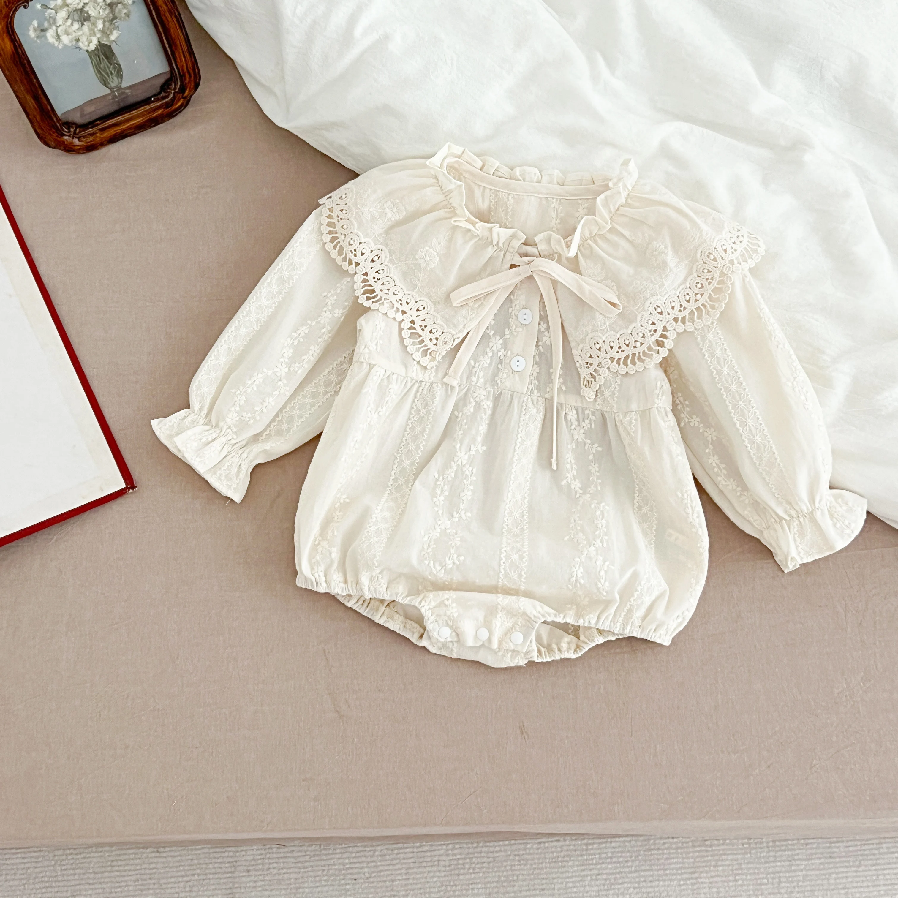 Neugeborenen Body 0-2Yrs Kleidung Mode Baby Strampler Spitze Peter Pan Kragen Prinzessin Bogen Strampler Lange Ärmel Infant Mädchen Overall – Detail 10