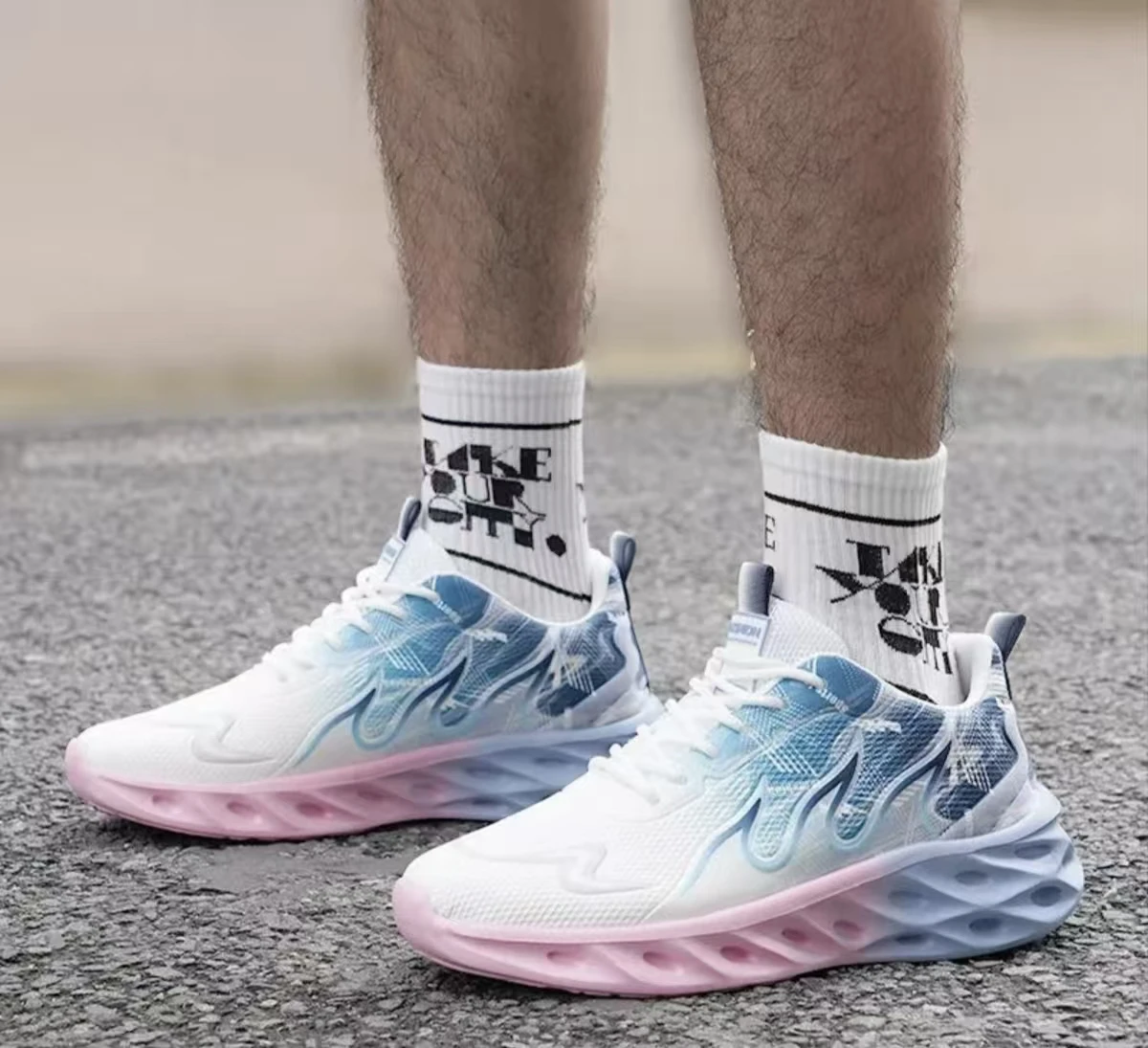 New Summer Men's Shoes with Soft Soles, Ultra-Light, Versatile and Popular Breathable Sports Shoes for Men, Youth and Couples Running Shoes