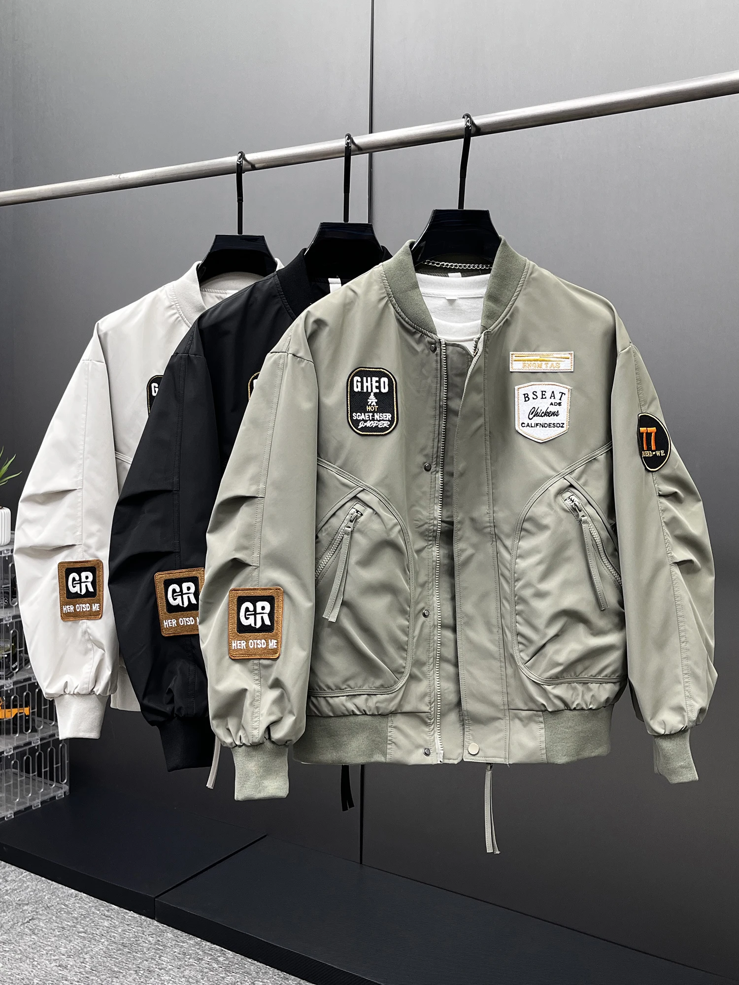 

Модная американская повседневная мужская рабочая куртка Весна 2025: Свободная универсальная куртка-бомбер в стиле пэчворк для молодежи