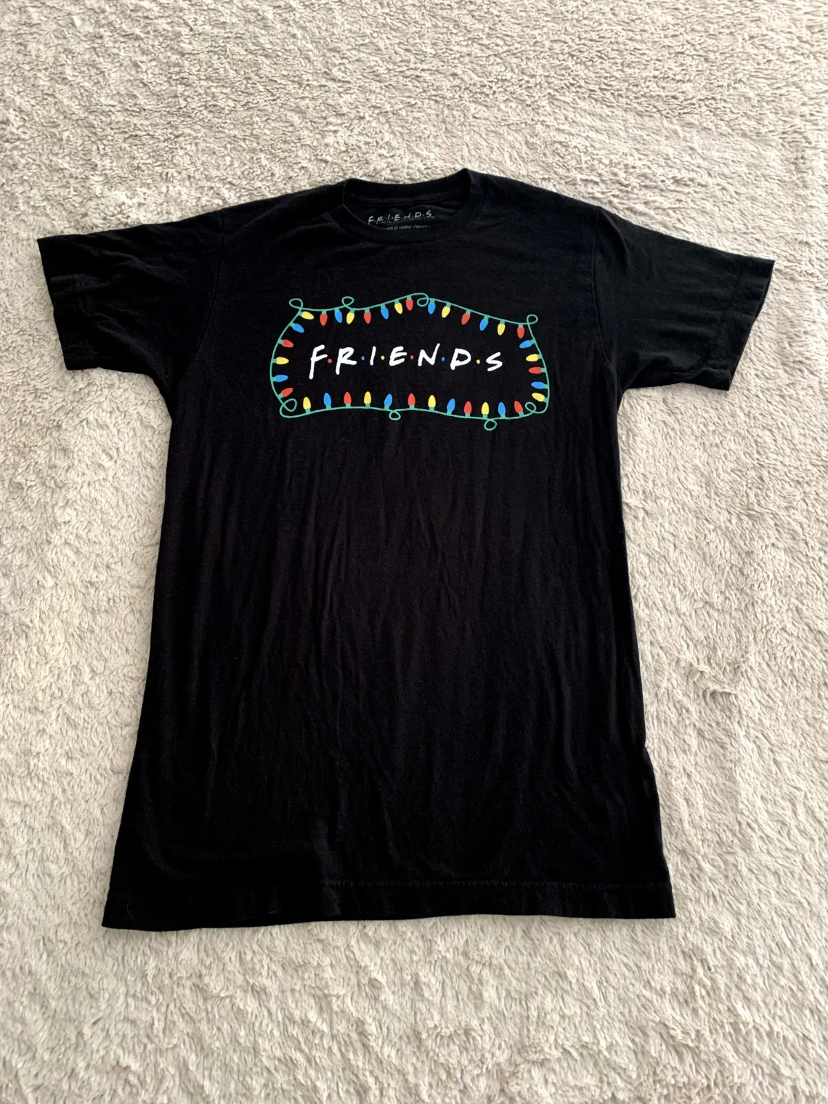 Camiseta pequeña F R I E N D S para mujer, serie de televisión clásica, luces navideñas, color negro