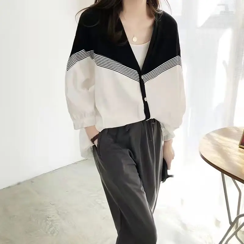 Fashion Patchwork Striped Blouse Women New Classic Contrast Color V-neck 3/4 Sleeve Korean Casual Single-breasted Lady Shirt