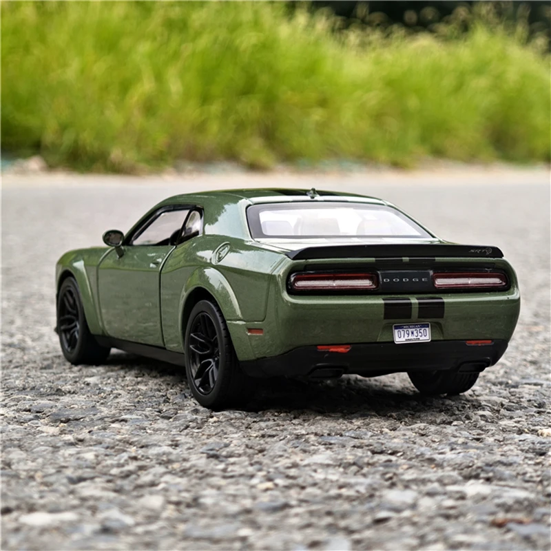 Modèle de voiture de sport en alliage DODGE Challenger Hellcat SRT, jouet de simulation en métal moulé sous pression, collection de modèles de