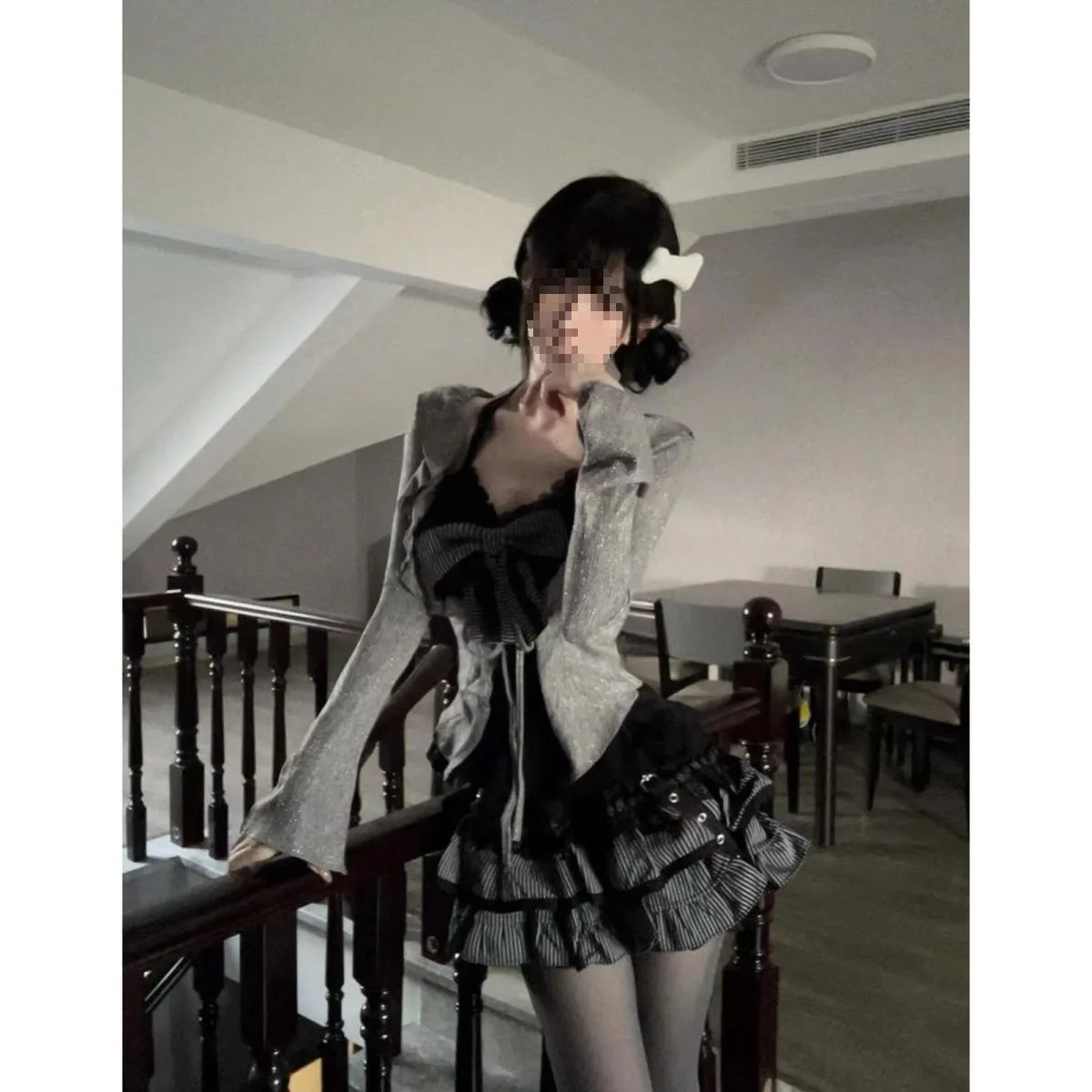 

Комплект из трех предметов Twilight Story: черный кружевной кардиган с рюшами, утягивающая многослойная комбинированная юбка и топ на бретельках