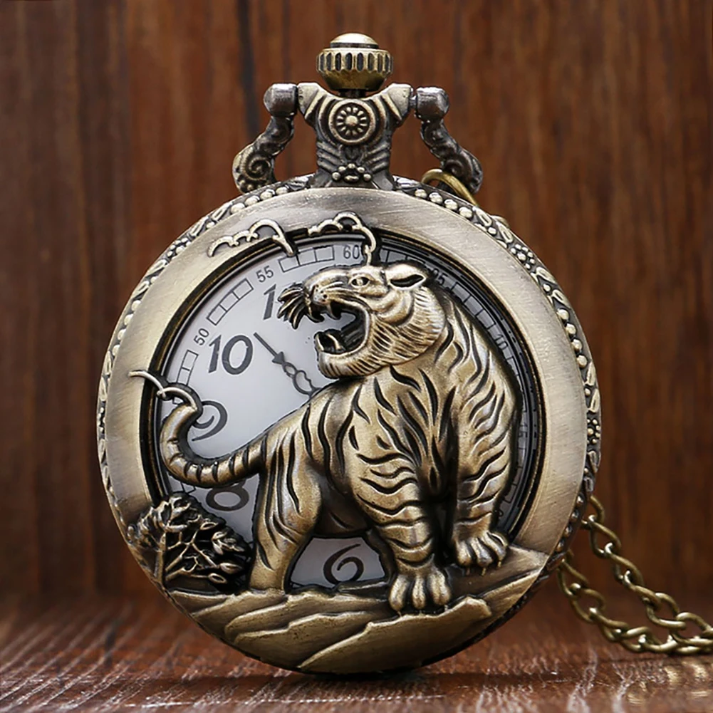 Retro Bronze Tiger Pattern Men Quartz Pocket Watch with Chain Arabic Numerals Display Round Dial Vintage Fashion Gifts Unisex