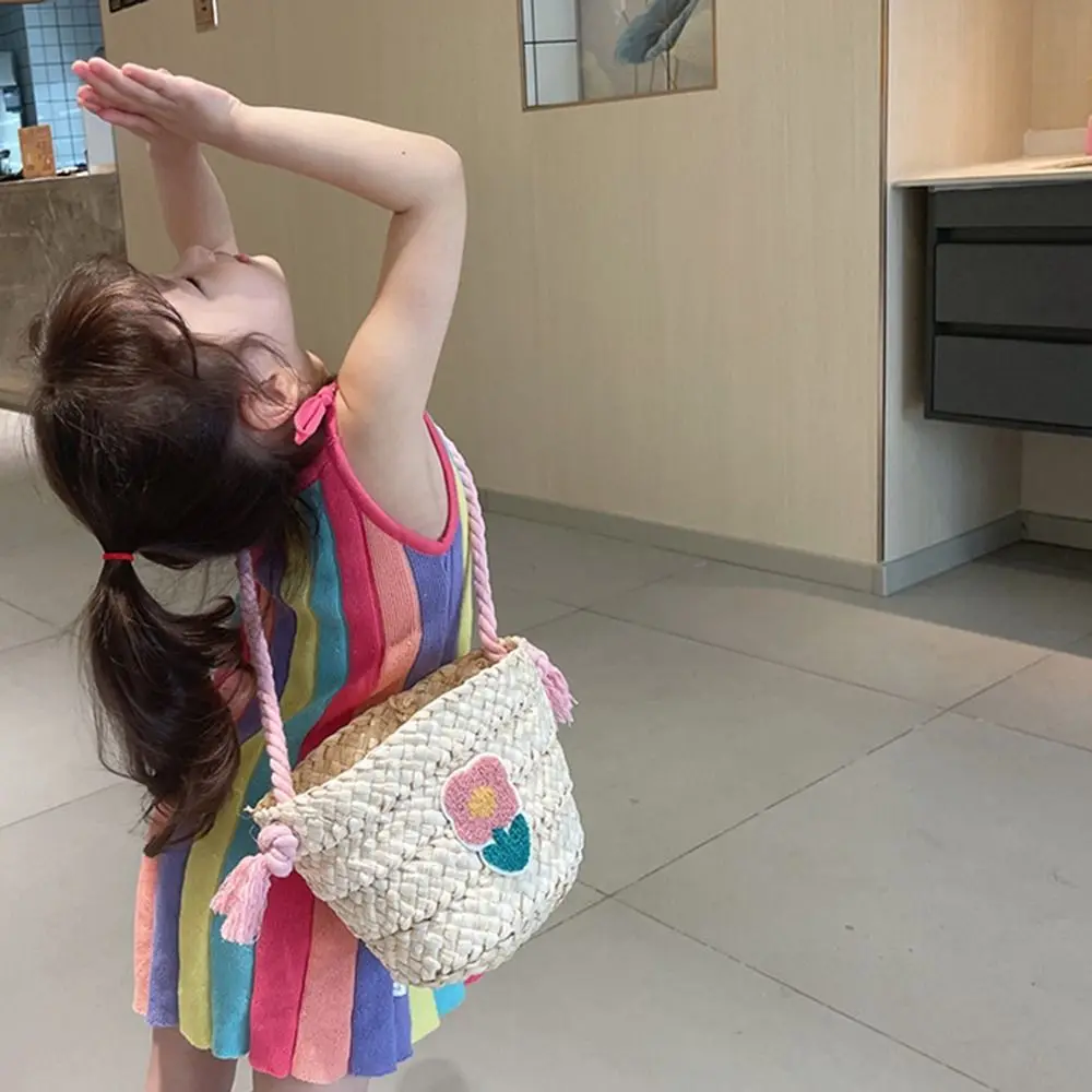 トレンディなかわいい織ショルダーバッグ中空大容量わらハンドバッグ脇の下エレガントなフラワーバケットバッグ夏