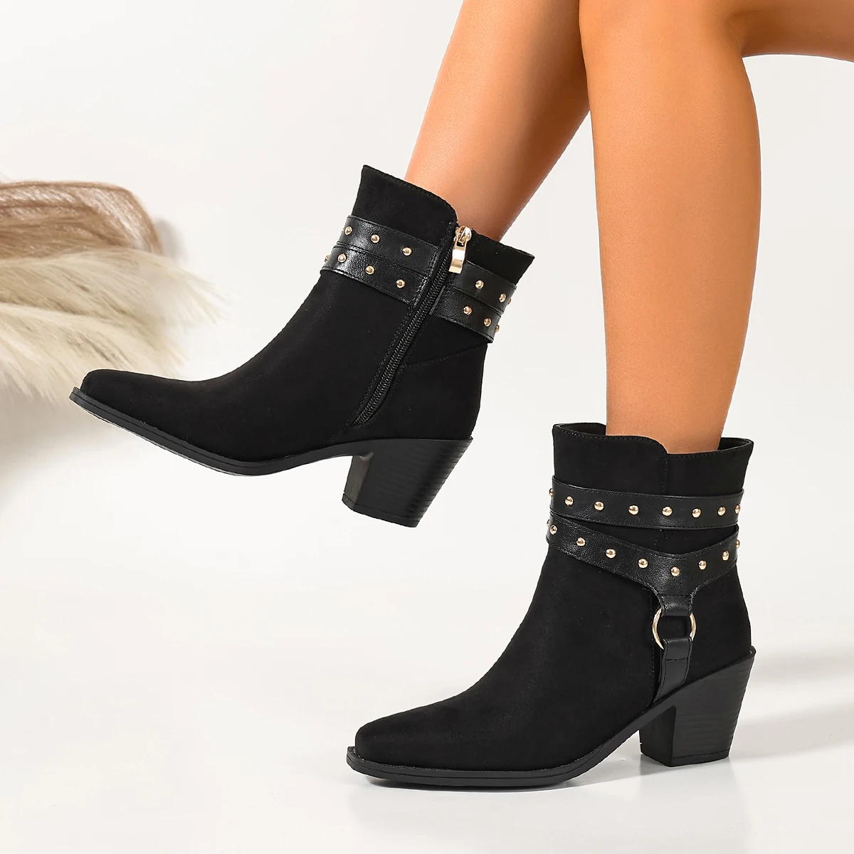 Black Short Boots, Western Short Boots for Women, Pointed Toe, Chunky Heel, Side Zipper, Retro Punk Style, Commuter Style, Over-The-Ankle Boots, Women's Large Size, Studded Single Boots