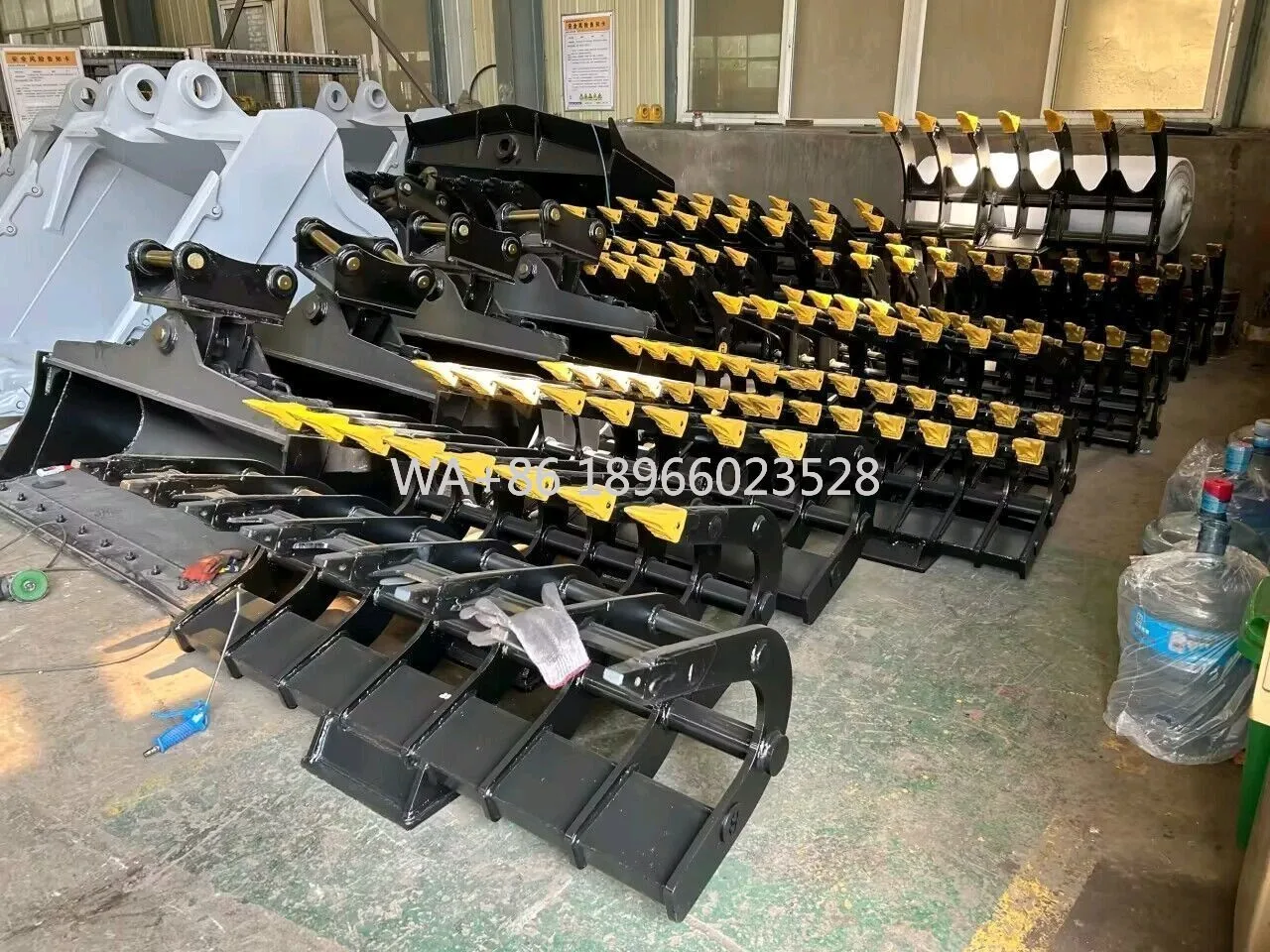 هيتاشي 200 Cat320 كوماتسو 210 حفارة أشعل النار دلو إمالة أشعل النار دلو للبيع الساخن