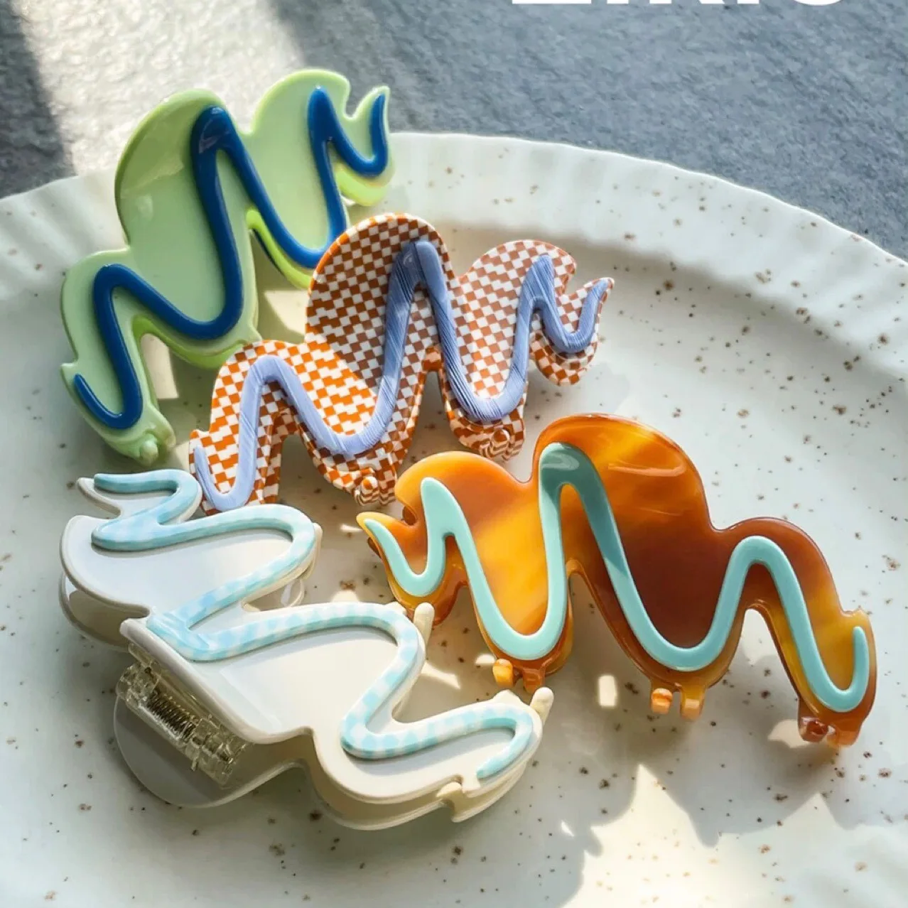 

Women's Hair Claw Clips Korean Cream Checkered Cookies Simple Fashion Versatile Cute Sweet High-quality Vinegar Hair Accessories