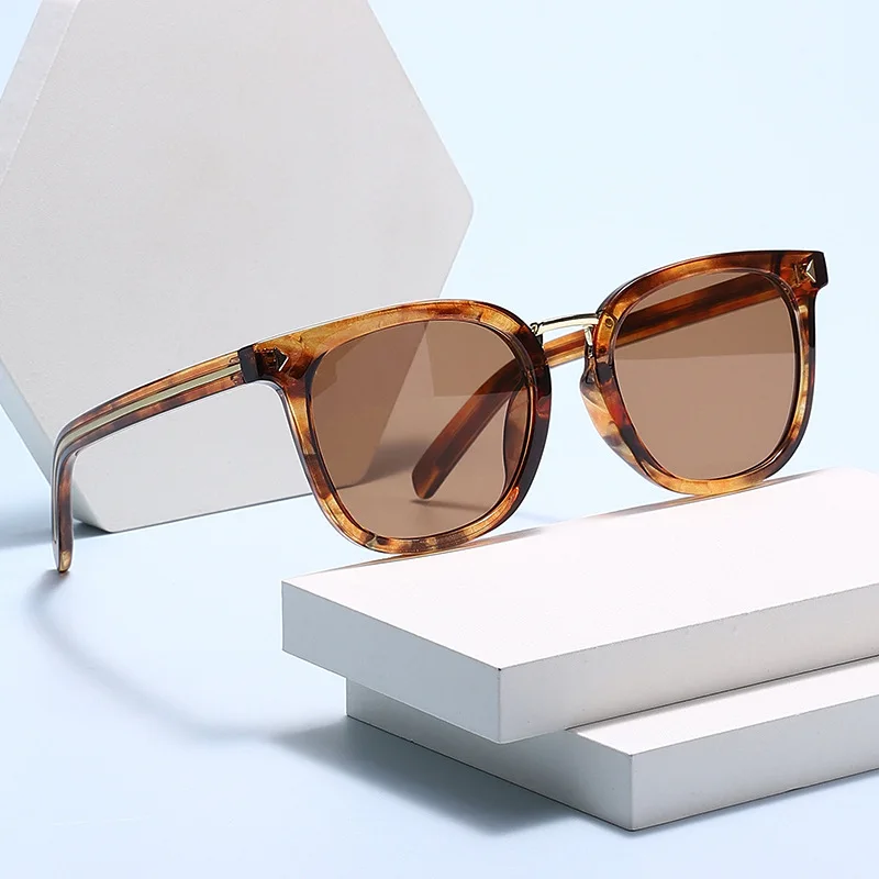 Trendy European American Style Retro Sun Shades, Stylish Outdoor Eyewear Suitable for Daily Matching Street Shooting