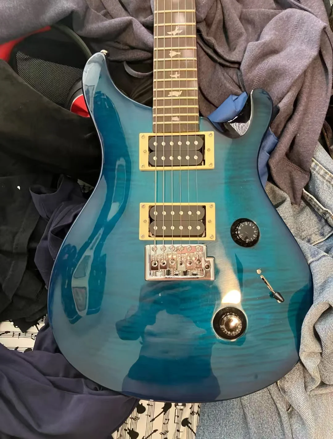 PRS Electric Guitar Has A Very Good Timbre and Feel, with Mahogany