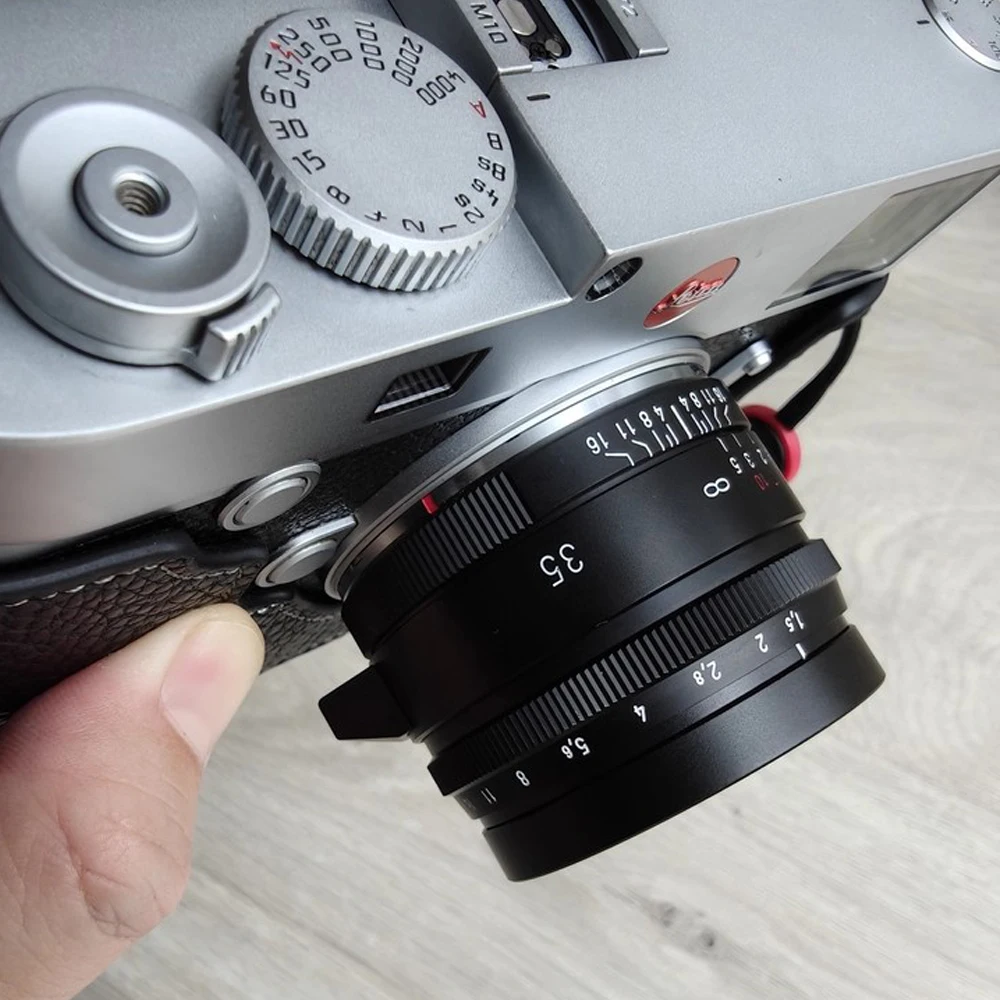 

Винтажный объектив 35mm F1.5 с декоративными металлическими кольцами, черно-серебристый, матовый, Vm35 1.5, с застежкой-пряжкой.