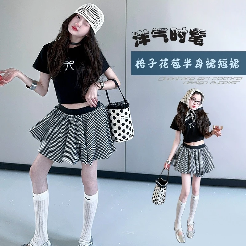 

Girls' lightweight summer outfit, new short-sleeved top and stylish plaid skirt two-piece set for older children