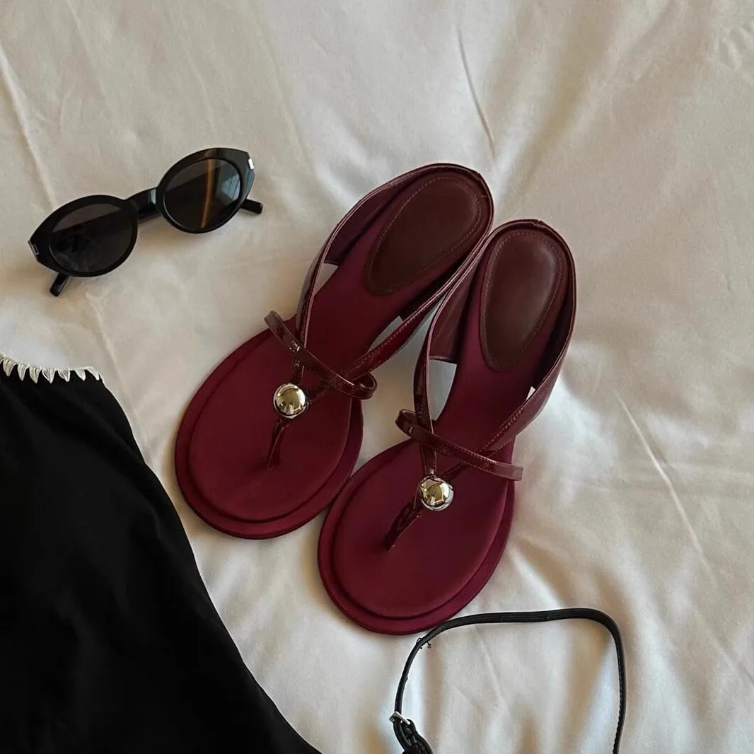 

Metal Ball Kitten Heel Flip-Flops Open-Toed One-Strap Medium Heel Sandals Outdoor Wear Slip-On Women Shoes Sandalias Mujer