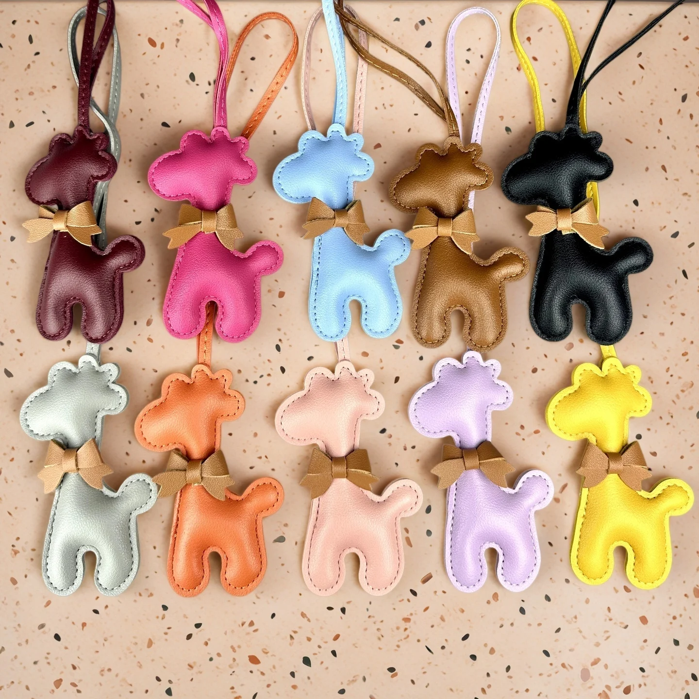 Vibrant 10-Color Giraffe Leather Keychain Set – Adorable Bag Accessory-Car/Room/Handbag Decoration-Gift For Friends/Kid-Handmade