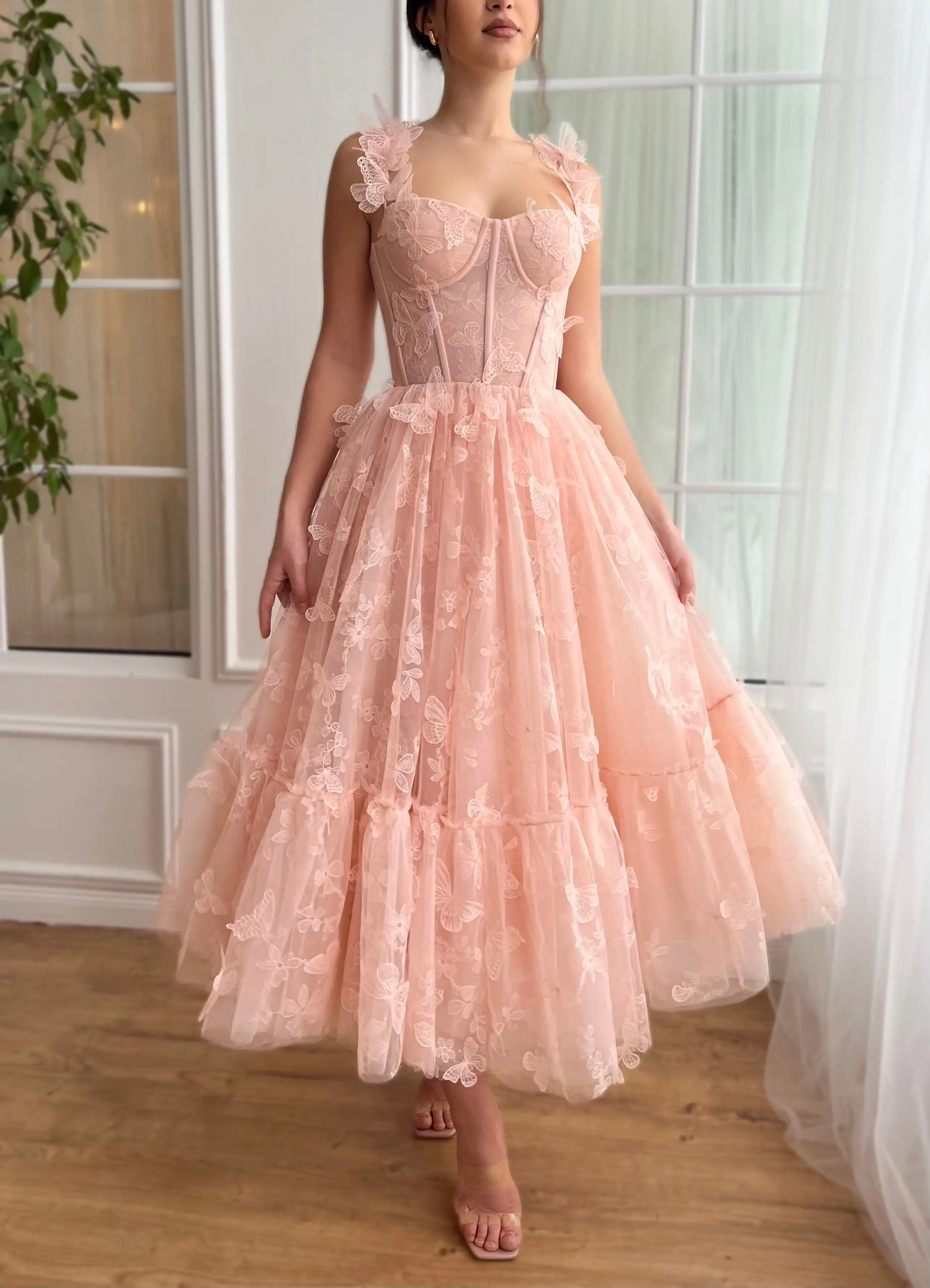 

Sweetheart Neck Butterfly Appliques Prom Dress Tea-Length Lace Corset Graduation Party Gown Bow Ruffles Tulle Homecoming Dresses