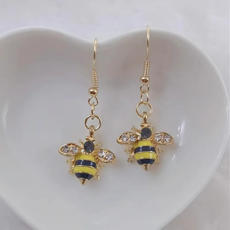 Fashionable honeycomb hexagonal enamel earrings, honeycomb bee irregular earrings, simple and elegant geometric earrings