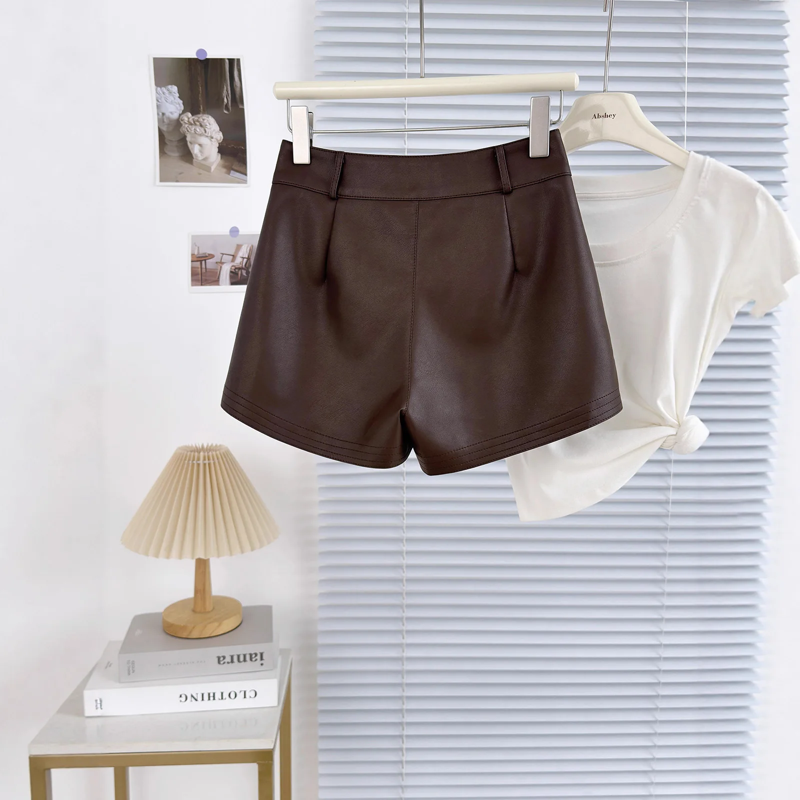 新しいPUレザーショーツ レディース ハイウエスト Aライン スパイスガール ブーツィーショーツ