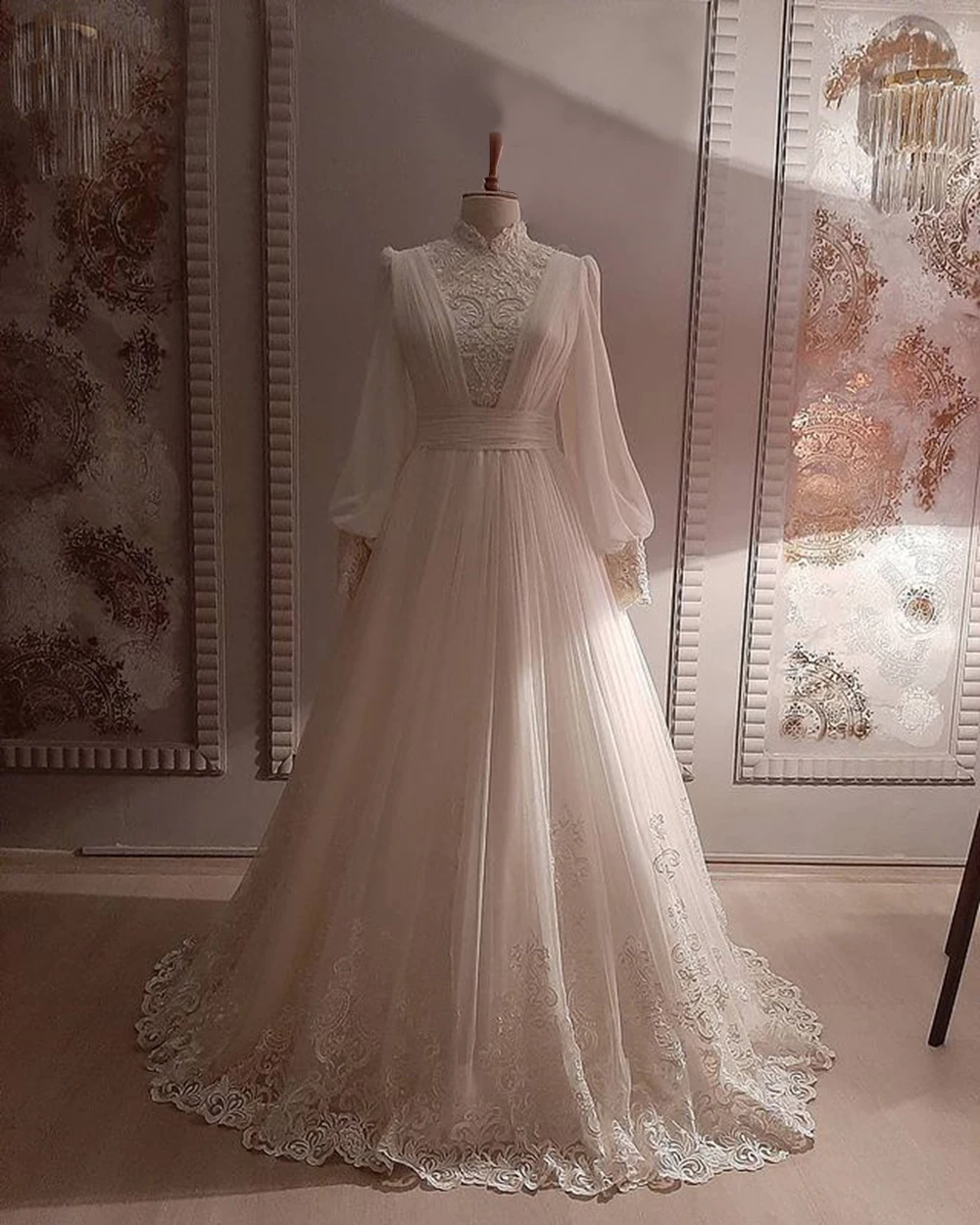 2023 eleganti abiti da sposa musulmani A maniche lunghe una linea Appliques di pizzo Chiffon arricciato Dubai abiti da sposa arabi Vestido De Novia