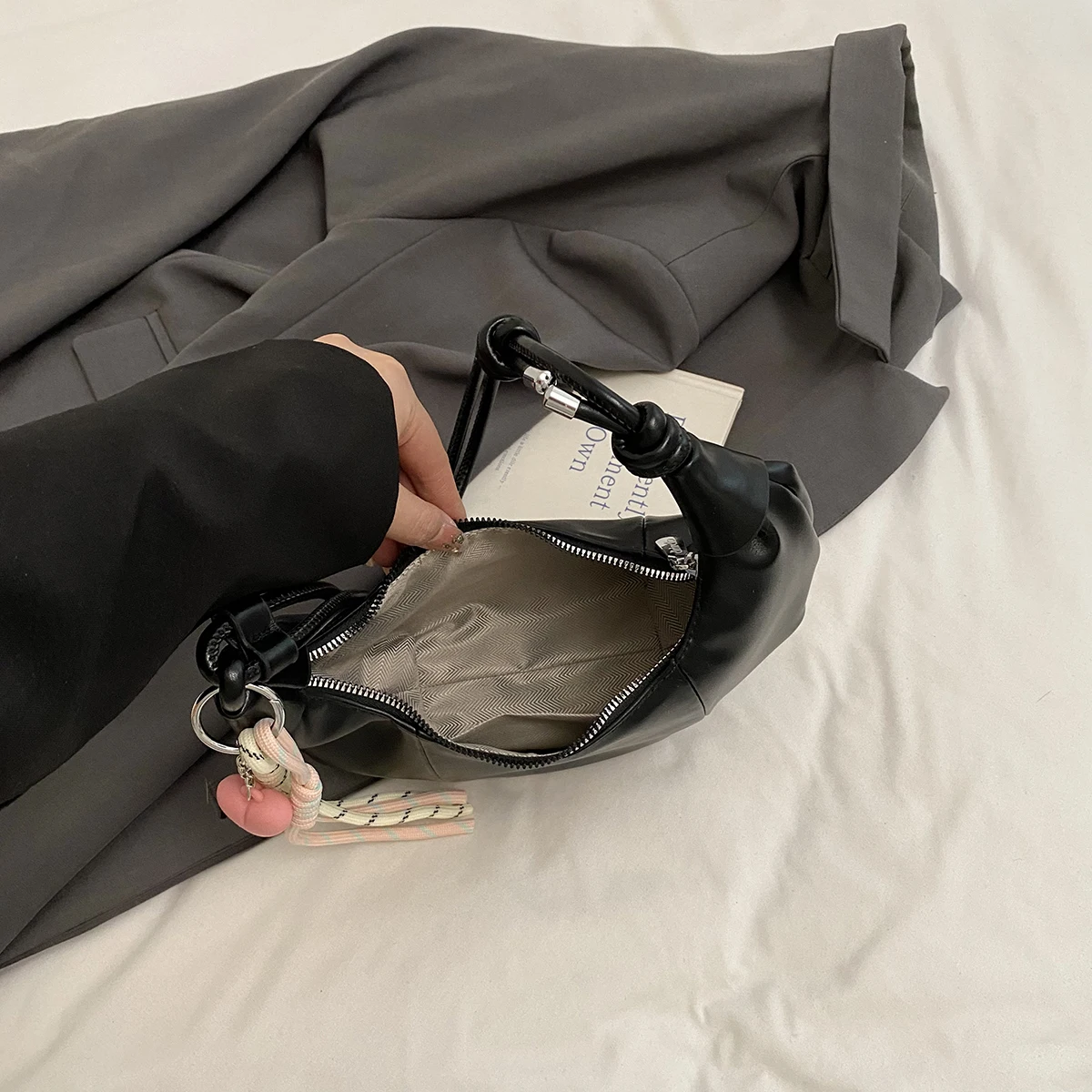 الجانب الأيسر الصغيرة بولي سرج سرج جلدي حقائب كروسبودي للنساء 2025 الاتجاه الجديد ريترو حقيبة كتف السيدات حقائب اليد والمحافظ الرجعية