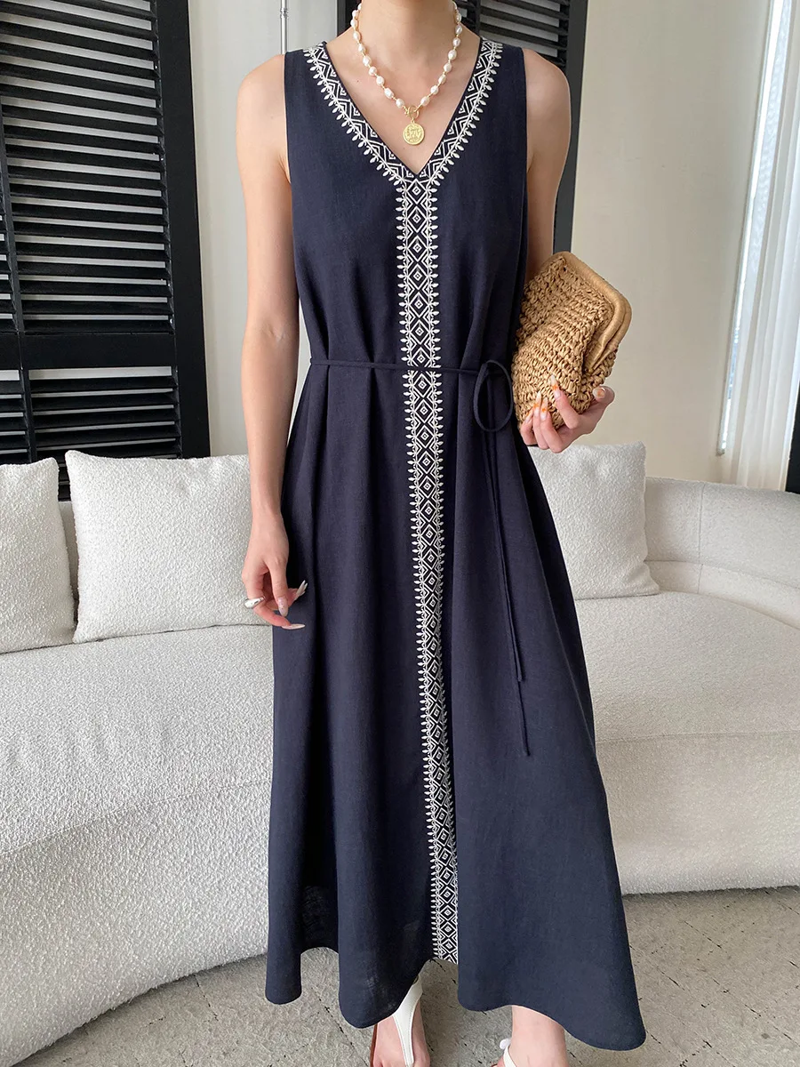 Frühlings- und Sommerkleid für Damen, lässig, einfarbig, V-Ausschnitt, Bohemian-Stil, bestickter Bund, ärmellos – Detail 5